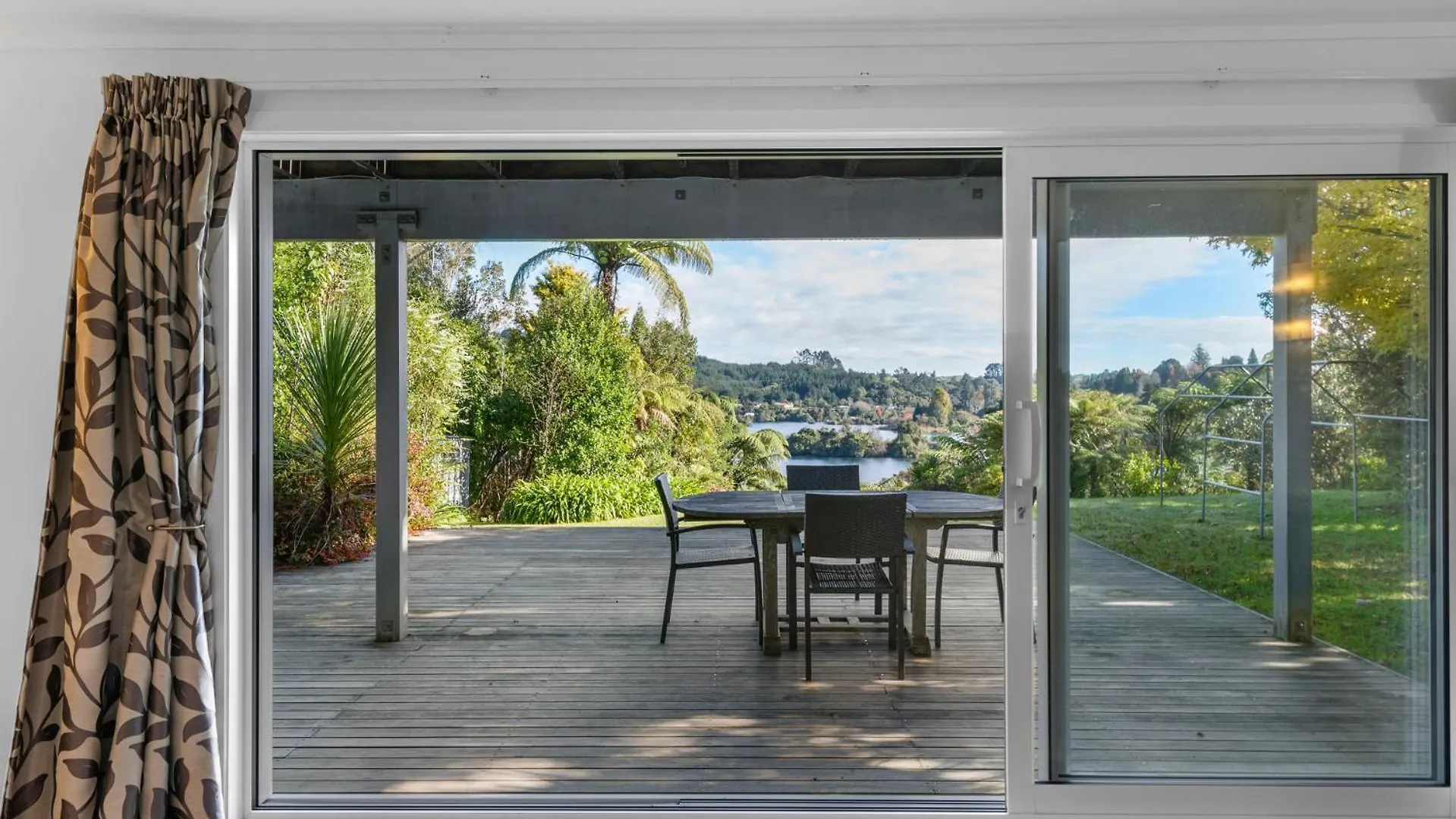 Okere Jetty Escape - Rotoiti Holiday Home Rotorua
