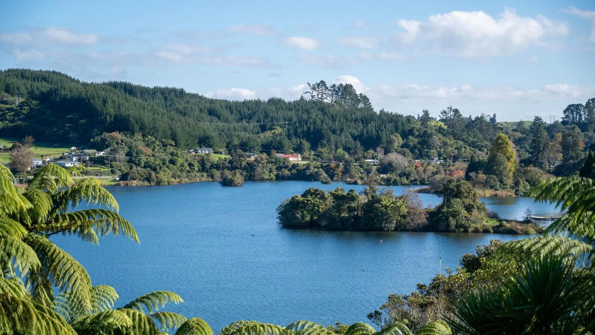 Okere Jetty Escape - Rotoiti Holiday Home Rotorua