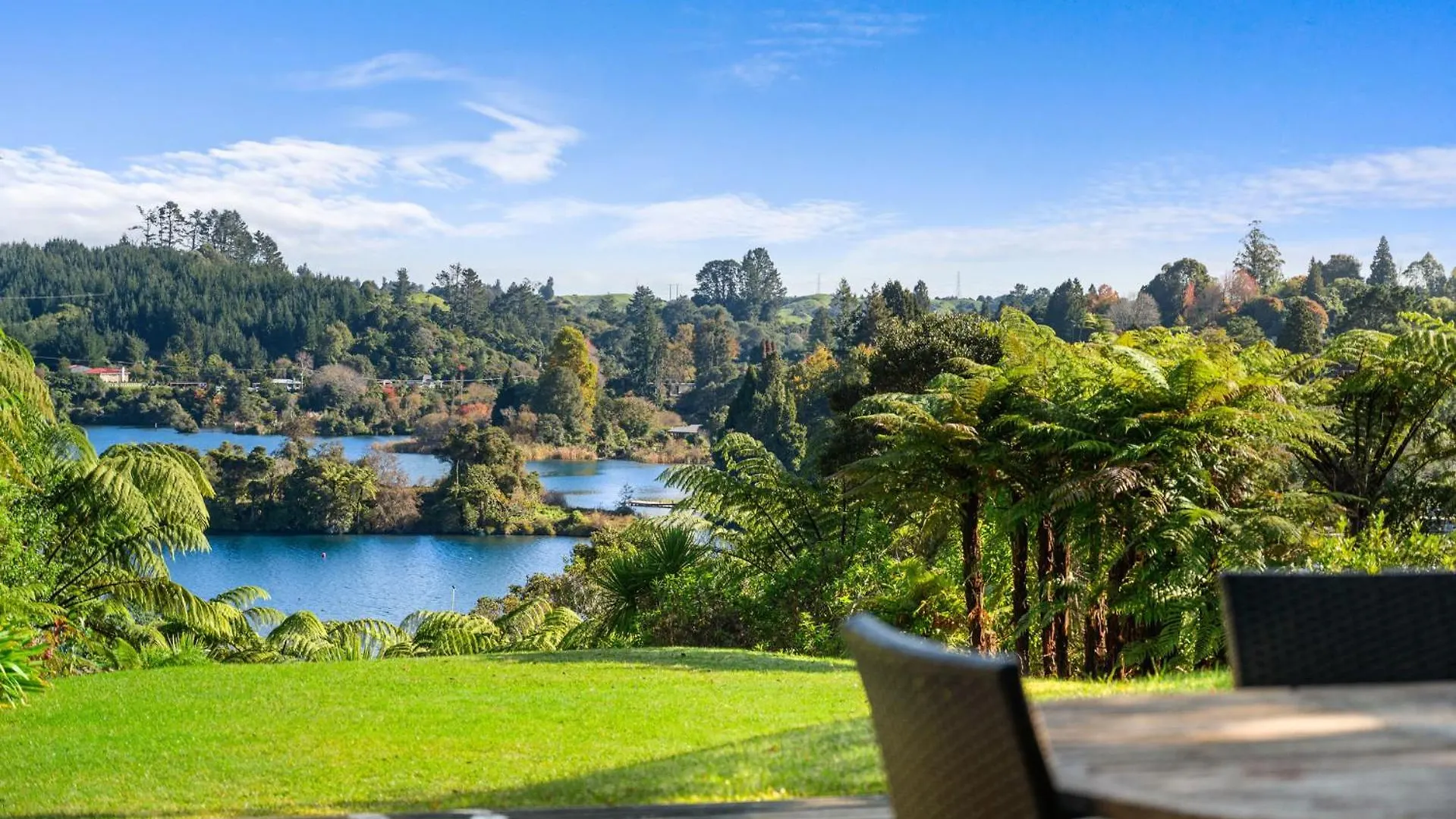 Okere Jetty Escape - Rotoiti Holiday Home Rotorua
