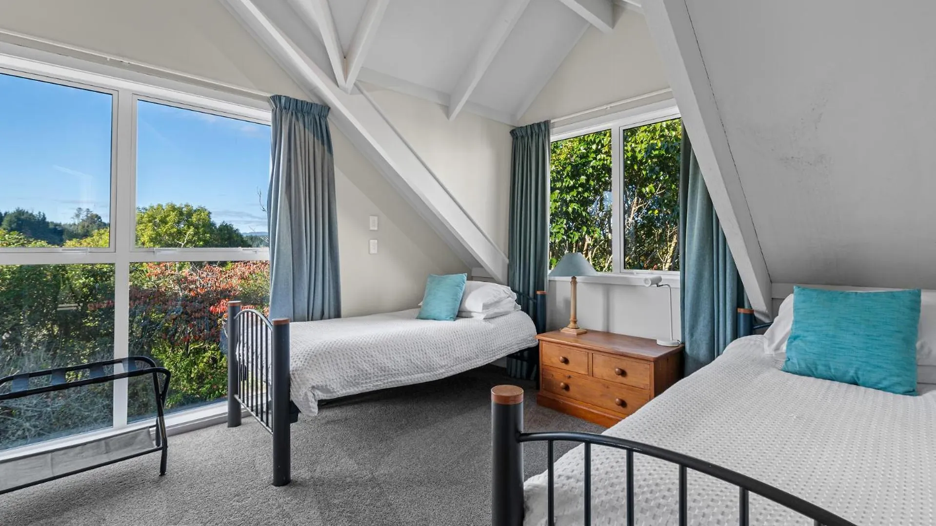 Okere Jetty Escape - Rotoiti Holiday Home Rotorua