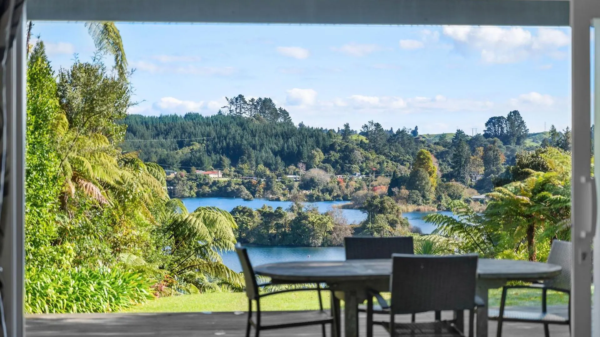 Okere Jetty Escape - Rotoiti Holiday Home Rotorua